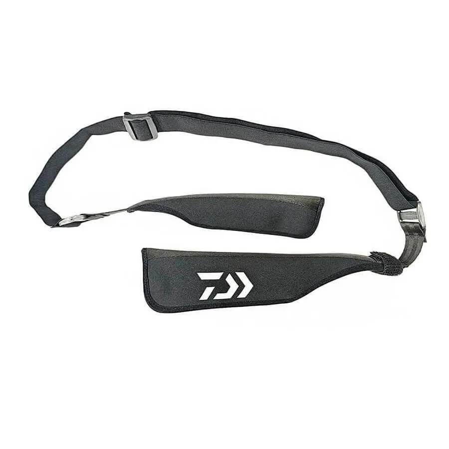 Daiwa Baskılı Neopren Ayarlanabilir Lastikli Kamış Koruma Kılıfı